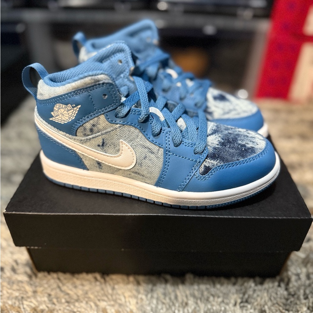 Jordan 1 toddler sneaker